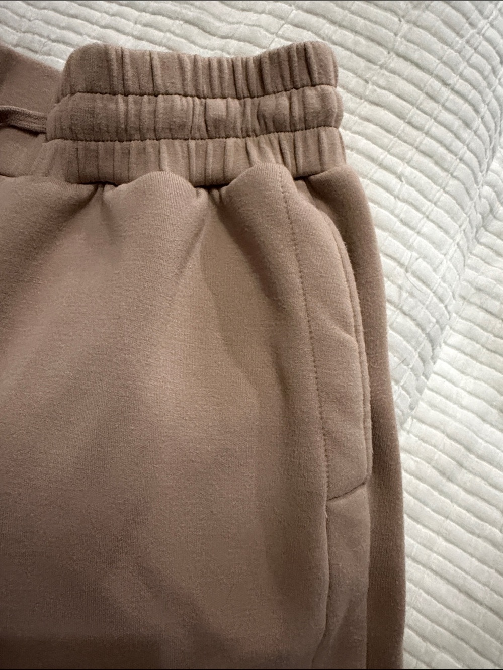 Varley Keely High rise short 4 inch size medium in a beige mocha color - Picture 8 of 15